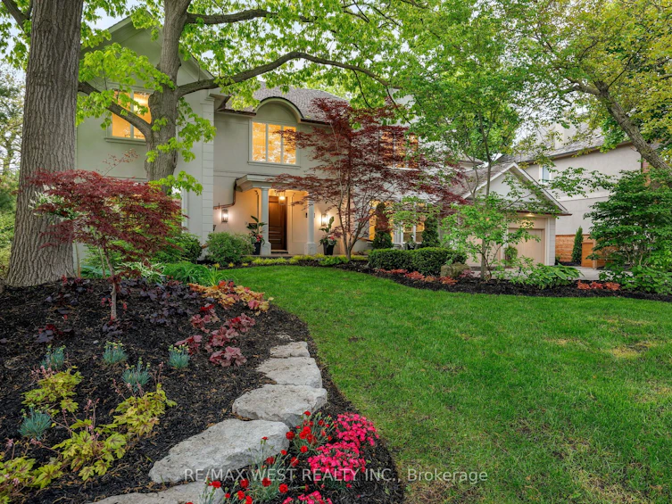23 Valecrest Drive, Toronto, ON, M9A 4P4 - 2