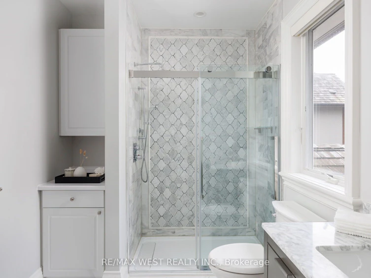 23 Valecrest Drive, Toronto, ON, M9A 4P4 - 25
