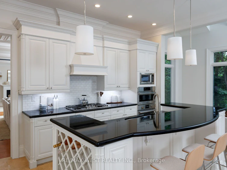 23 Valecrest Drive, Toronto, ON, M9A 4P4 - 12