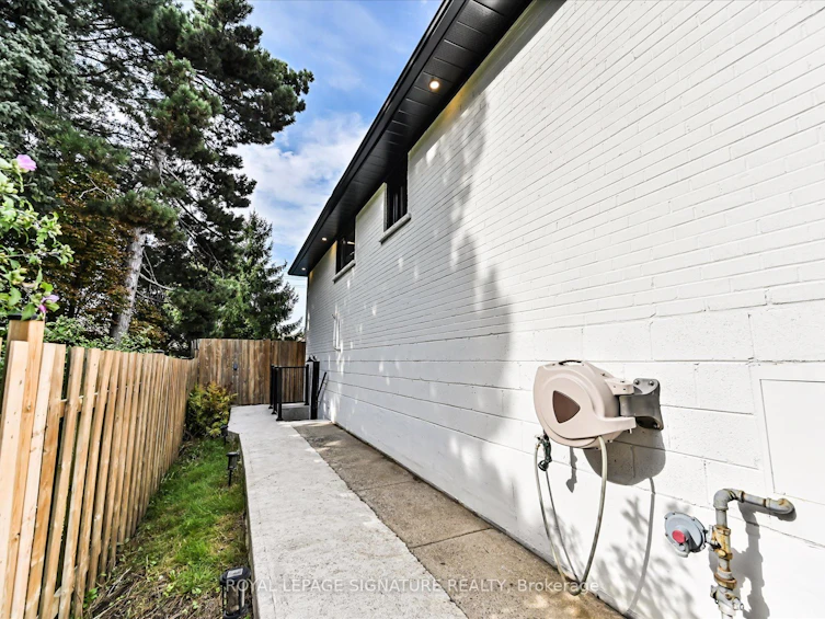 995 Dormer Street, Mississauga, ON, L5E 1T7 - 29