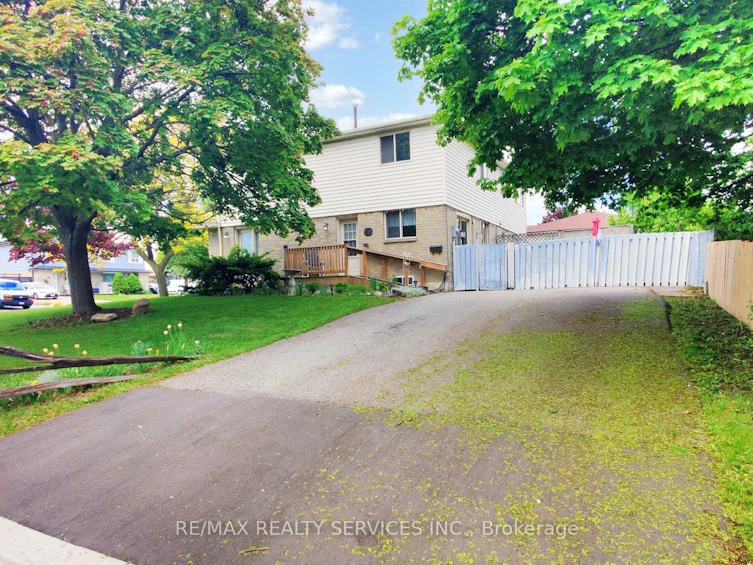 29 Gulliver Crescent, Brampton, ON, L6S 1T1 - 2