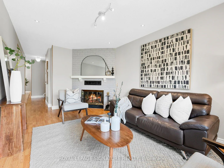 638 Galloway Crescent, Mississauga, ON, L5C 3W1 - 2