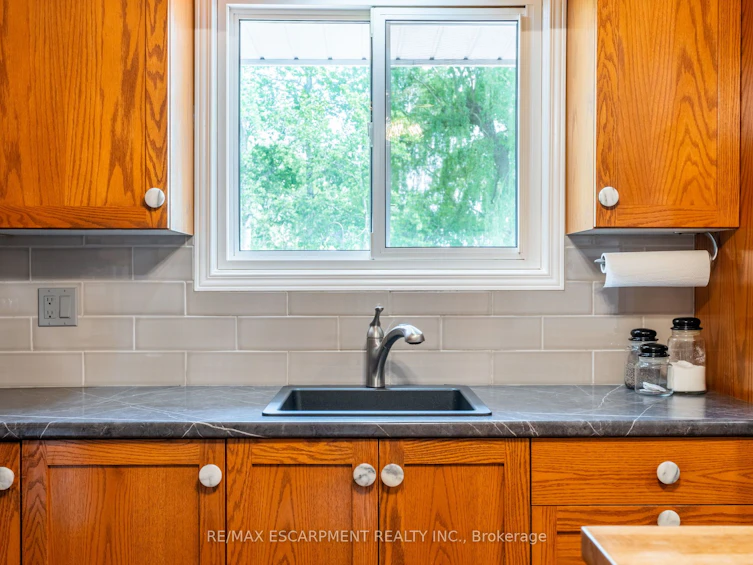 2718 No 8 Side Road, Burlington, ON, L7P 0E6 - 16