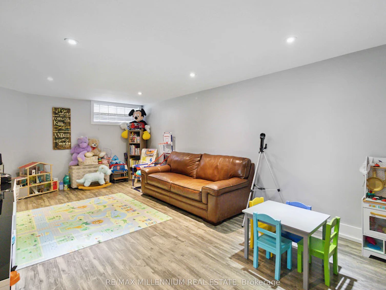 250 Daphne Avenue, Mississauga, ON, L5A 1M6 - 35