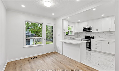 53 Lawnside Drive, Toronto, ON, M6L 1Z4