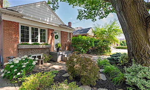 209 Hallmark Avenue, Toronto, ON, M8W 4L1