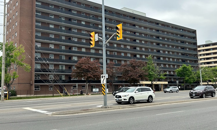 801-3533 Derry Road E