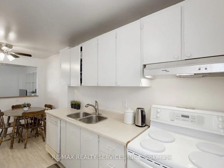 16 Jennifer Square, Brampton, ON, L6S 2L2 - 17