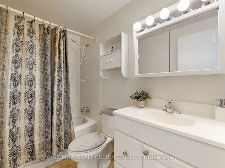 16 Jennifer Square, Brampton, ON, L6S 2L2 - 26