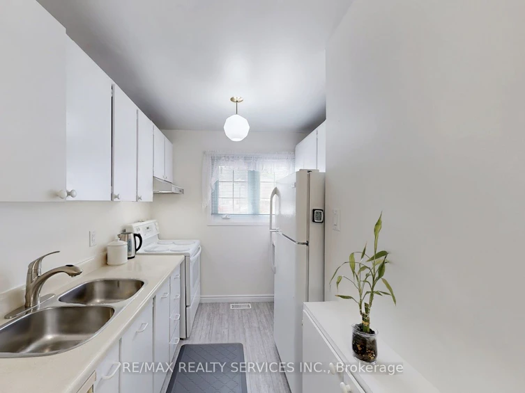 16 Jennifer Square, Brampton, ON, L6S 2L2 - 16