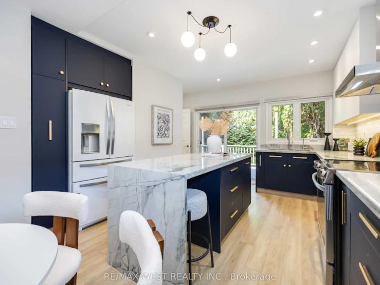 80 Thirty Ninth Street, Toronto, ON, M8W 3M7 - 9