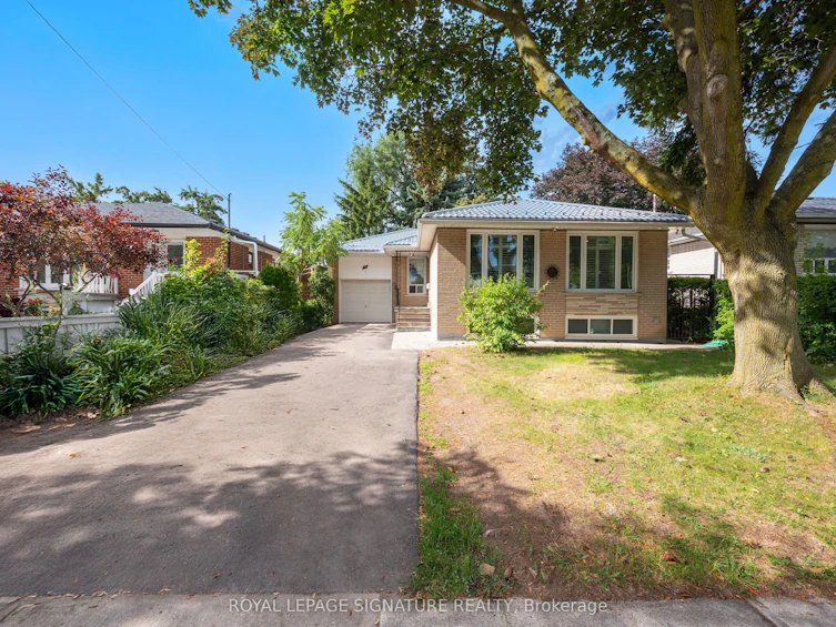 16 Pagoda Place, Toronto, ON, M9V 2V2