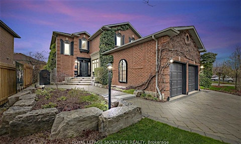 4285 Credit Pointe Drive, Mississauga, ON, L5M 3J8