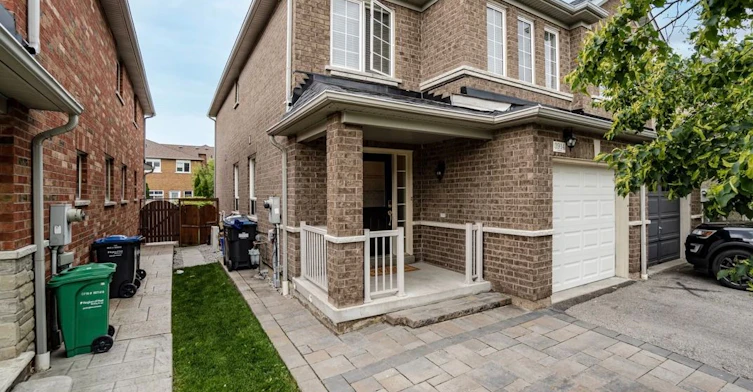 3914 Stardust Drive, Mississauga, ON, L5M 8A6