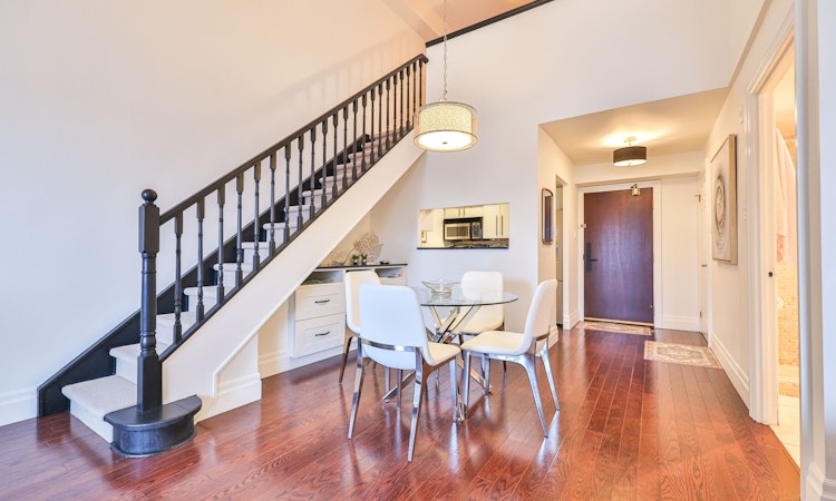 404-185 Robinson Street