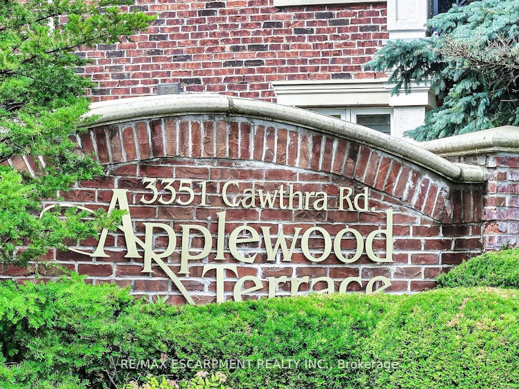 218-3351 Cawthra Road, Mississauga, ON, L5A 4N5 - 2