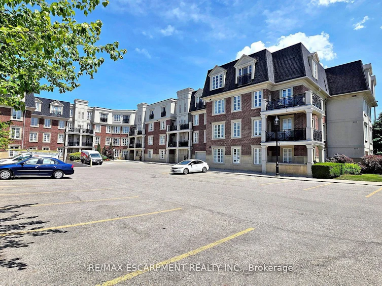 218-3351 Cawthra Road, Mississauga, ON, L5A 4N5