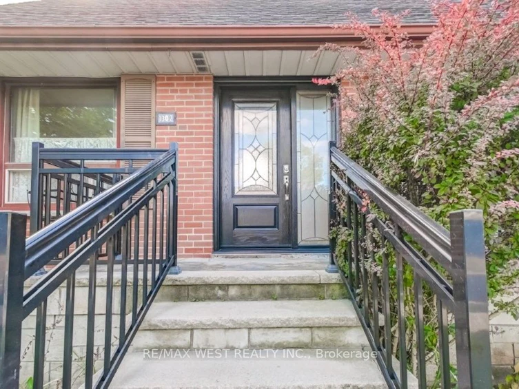 1302 Kipling Avenue, Toronto, ON, M9B 3N5 - 5