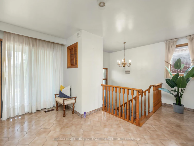 335 Ranee Avenue, Toronto, ON, M6A 1N9 - 10