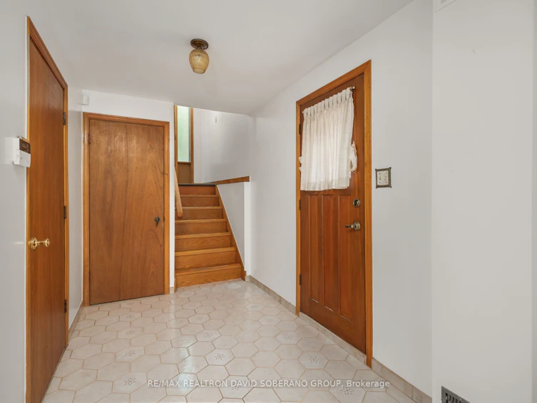 335 Ranee Avenue, Toronto, ON, M6A 1N9 - 25