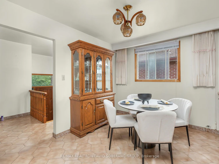 335 Ranee Avenue, Toronto, ON, M6A 1N9 - 15