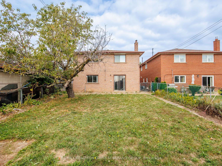335 Ranee Avenue, Toronto, ON, M6A 1N9 - 35