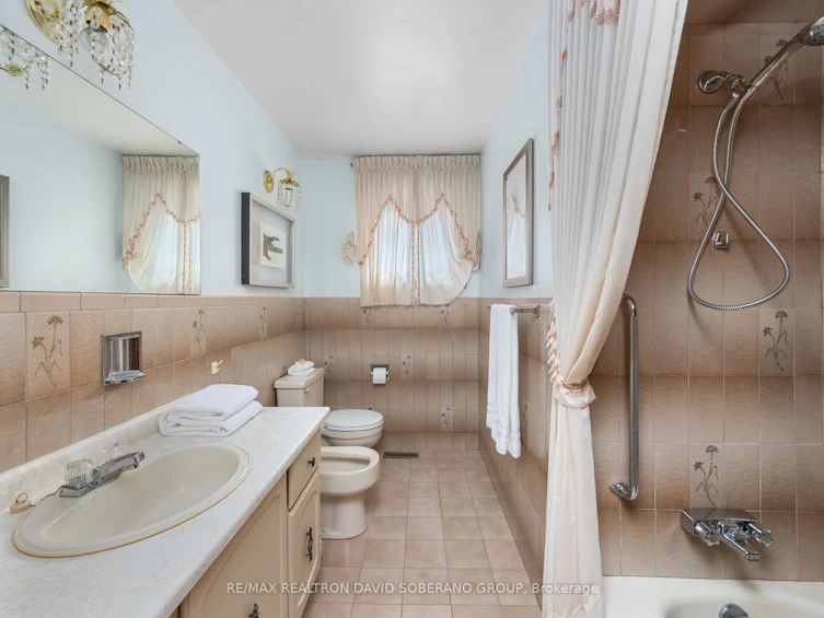 335 Ranee Avenue, Toronto, ON, M6A 1N9 - 17