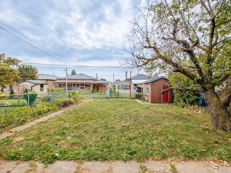 335 Ranee Avenue, Toronto, ON, M6A 1N9 - 33