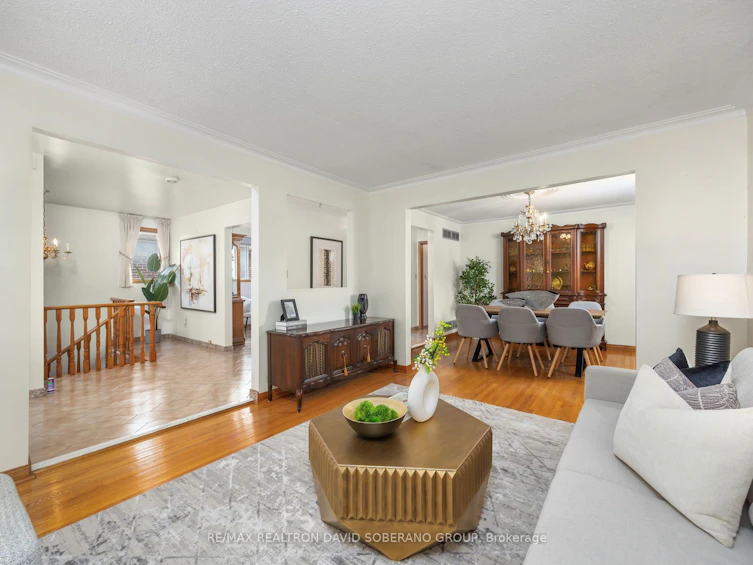 335 Ranee Avenue, Toronto, ON, M6A 1N9 - 7