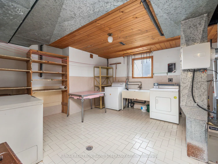 335 Ranee Avenue, Toronto, ON, M6A 1N9 - 31
