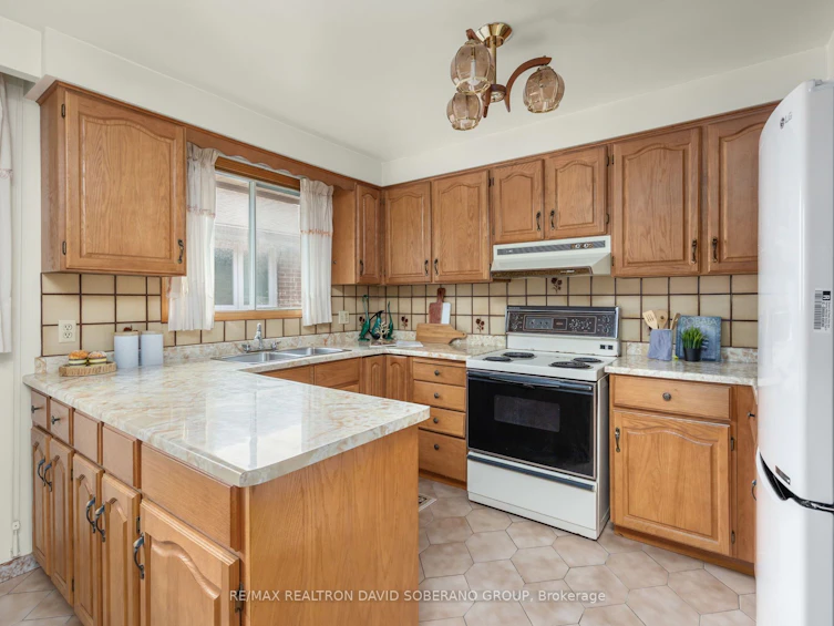 335 Ranee Avenue, Toronto, ON, M6A 1N9 - 14