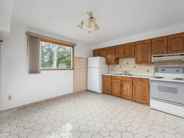 335 Ranee Avenue, Toronto, ON, M6A 1N9 - 30