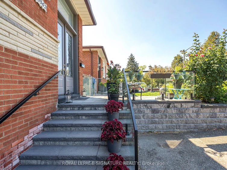 3562 Laddie Crescent, Mississauga, ON, L4T 1N1 - 3