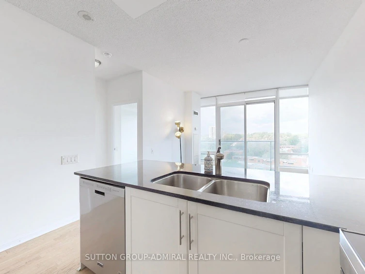 903-15 Windermere Avenue, Toronto, ON, M6S 5A2 - 11