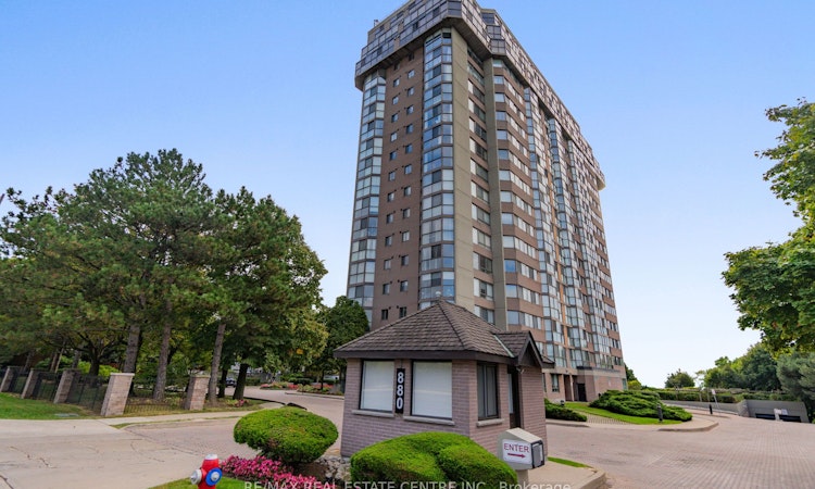 502-880 Dundas Street W