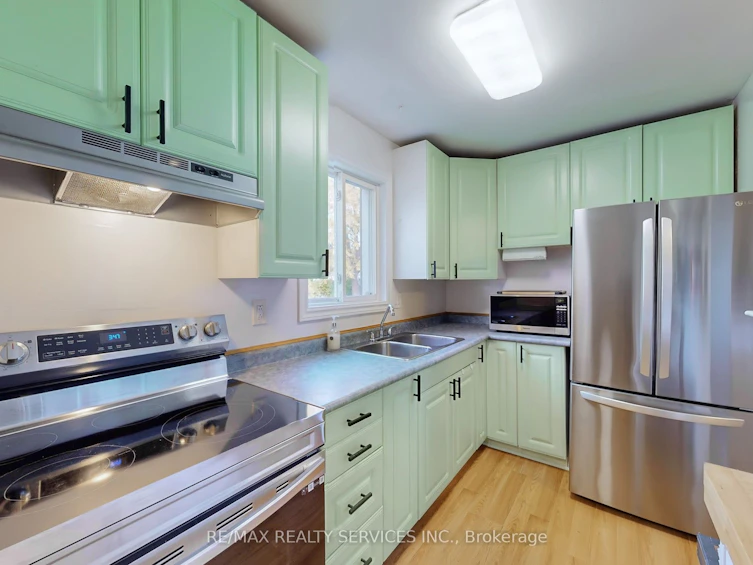 2 Hector Court, Brampton, ON, L6S 1P1 - 14