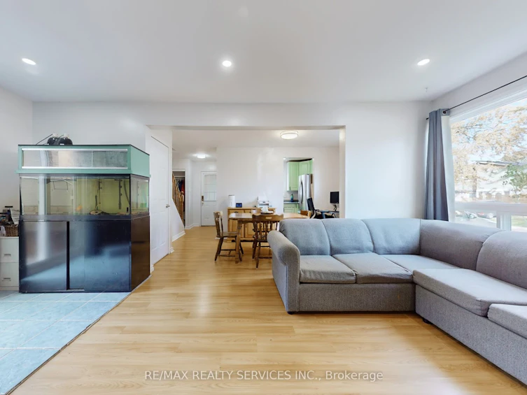 2 Hector Court, Brampton, ON, L6S 1P1 - 8