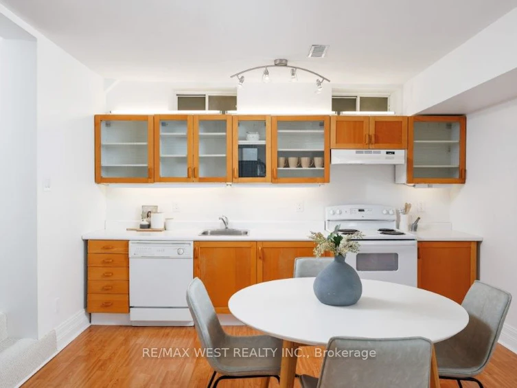 207 Ellis Avenue, Toronto, ON, M6S 2X4 - 31