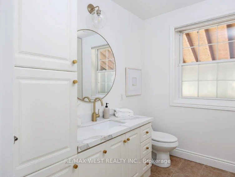 207 Ellis Avenue, Toronto, ON, M6S 2X4 - 6