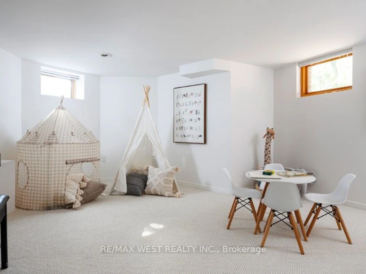 207 Ellis Avenue, Toronto, ON, M6S 2X4 - 34