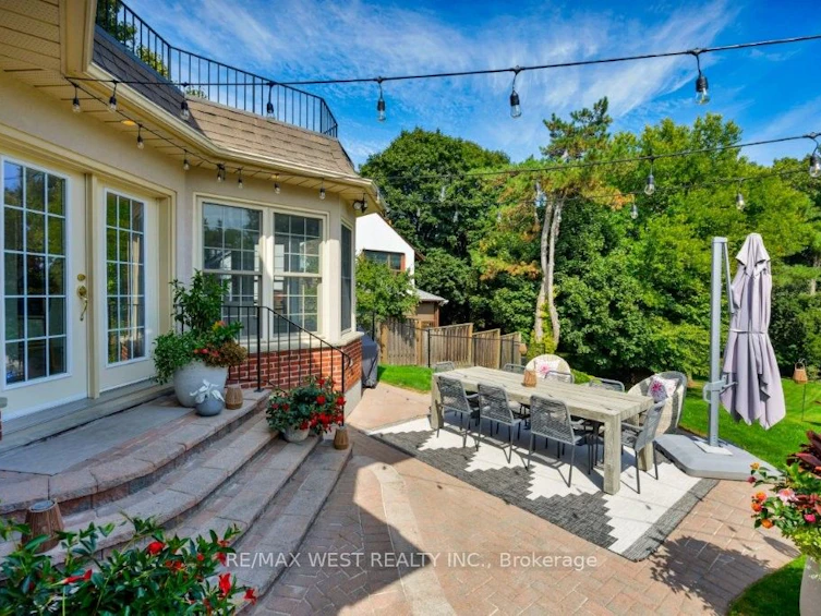 207 Ellis Avenue, Toronto, ON, M6S 2X4 - 40