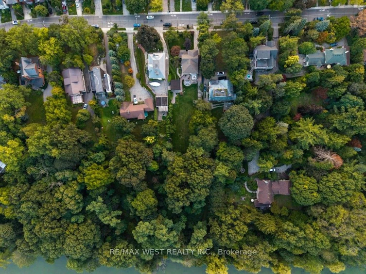 207 Ellis Avenue, Toronto, ON, M6S 2X4 - 48