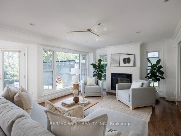 207 Ellis Avenue, Toronto, ON, M6S 2X4 - 17