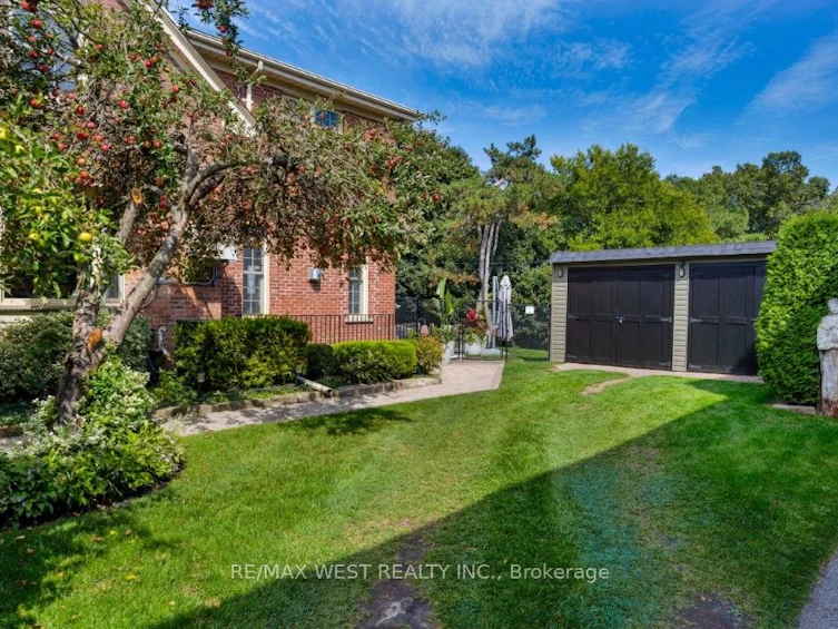207 Ellis Avenue, Toronto, ON, M6S 2X4 - 38