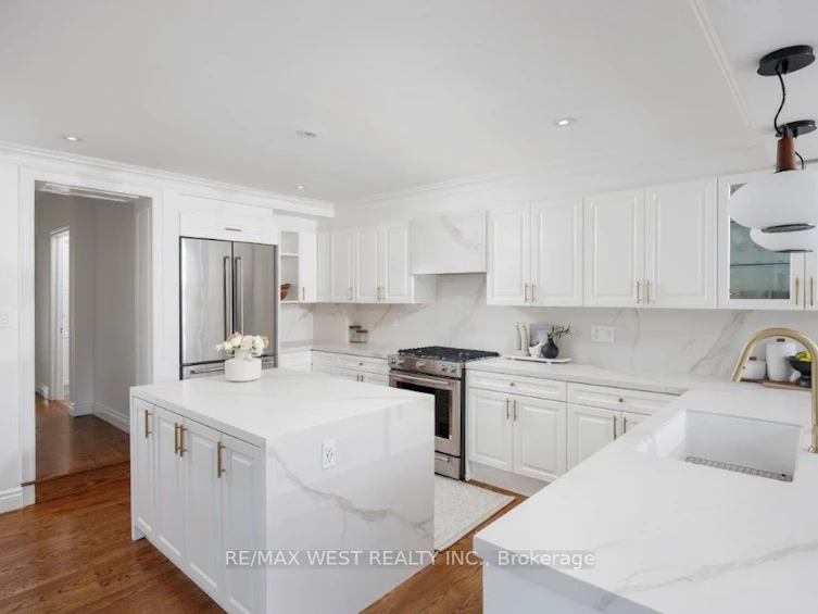 207 Ellis Avenue, Toronto, ON, M6S 2X4 - 11