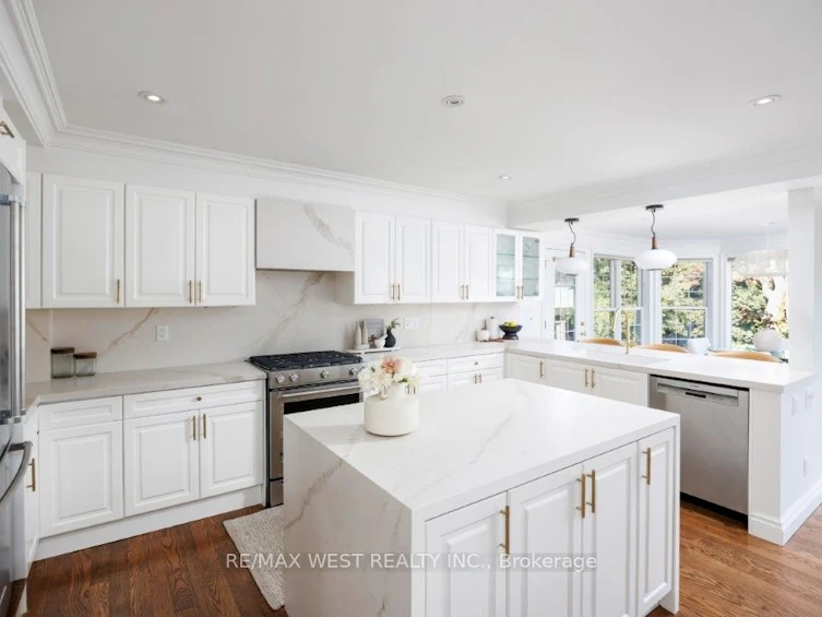 207 Ellis Avenue, Toronto, ON, M6S 2X4 - 12
