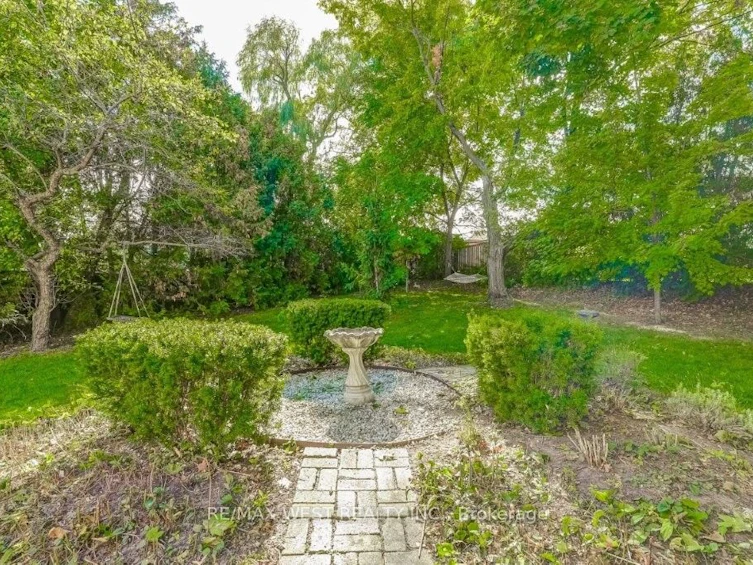 47 Breadner Drive, Toronto, ON, M9R 3M5 - 40