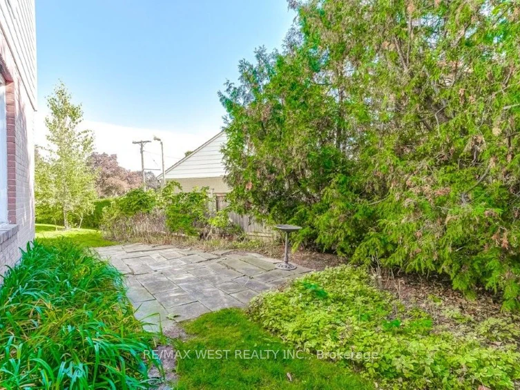 47 Breadner Drive, Toronto, ON, M9R 3M5 - 36