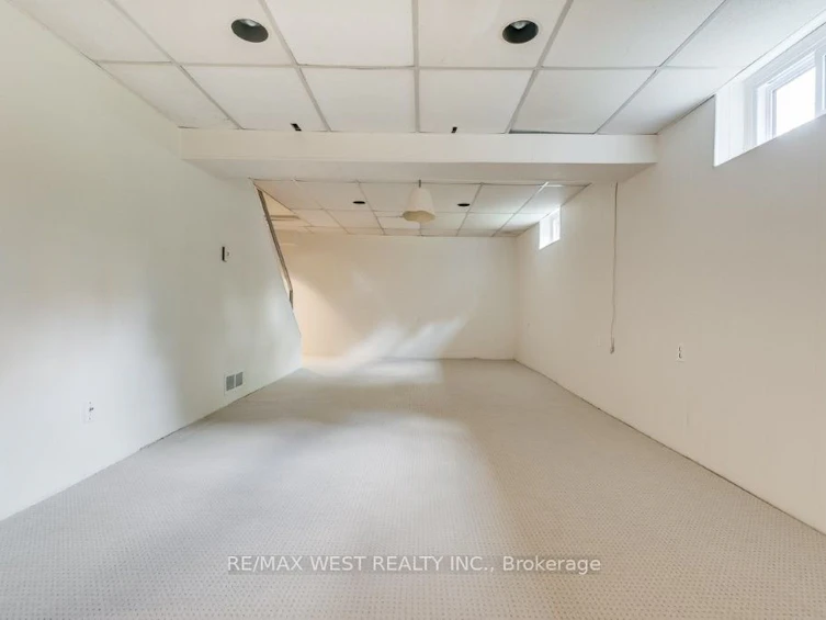 47 Breadner Drive, Toronto, ON, M9R 3M5 - 29