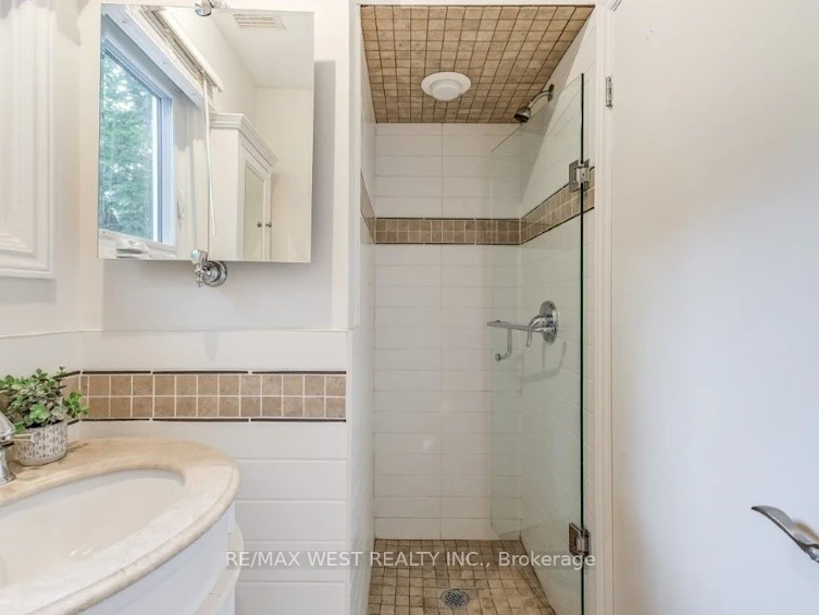 47 Breadner Drive, Toronto, ON, M9R 3M5 - 23